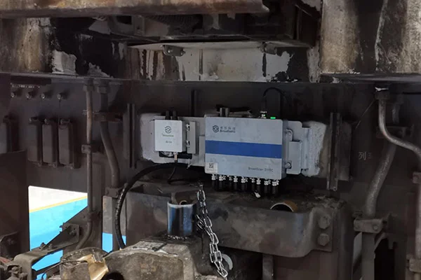 Broadsens ultrasonic device for train coupler monitoring